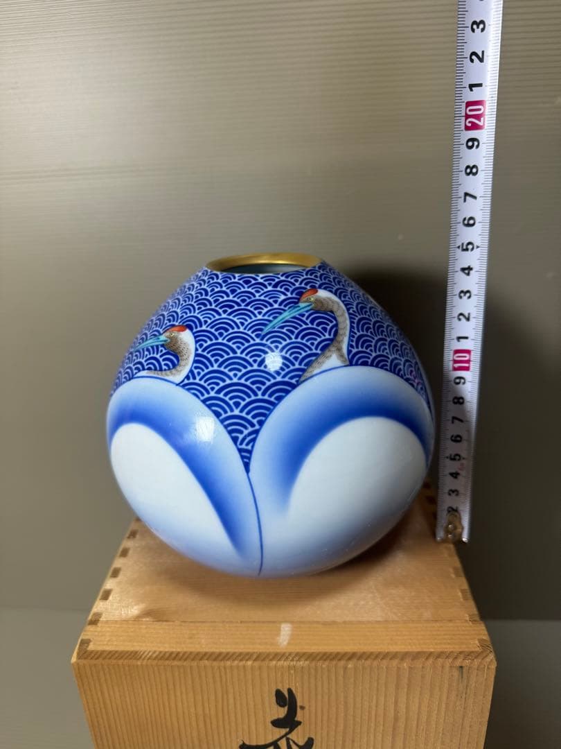 2193 香蘭社　鶴絵　青海波　花瓶　金彩