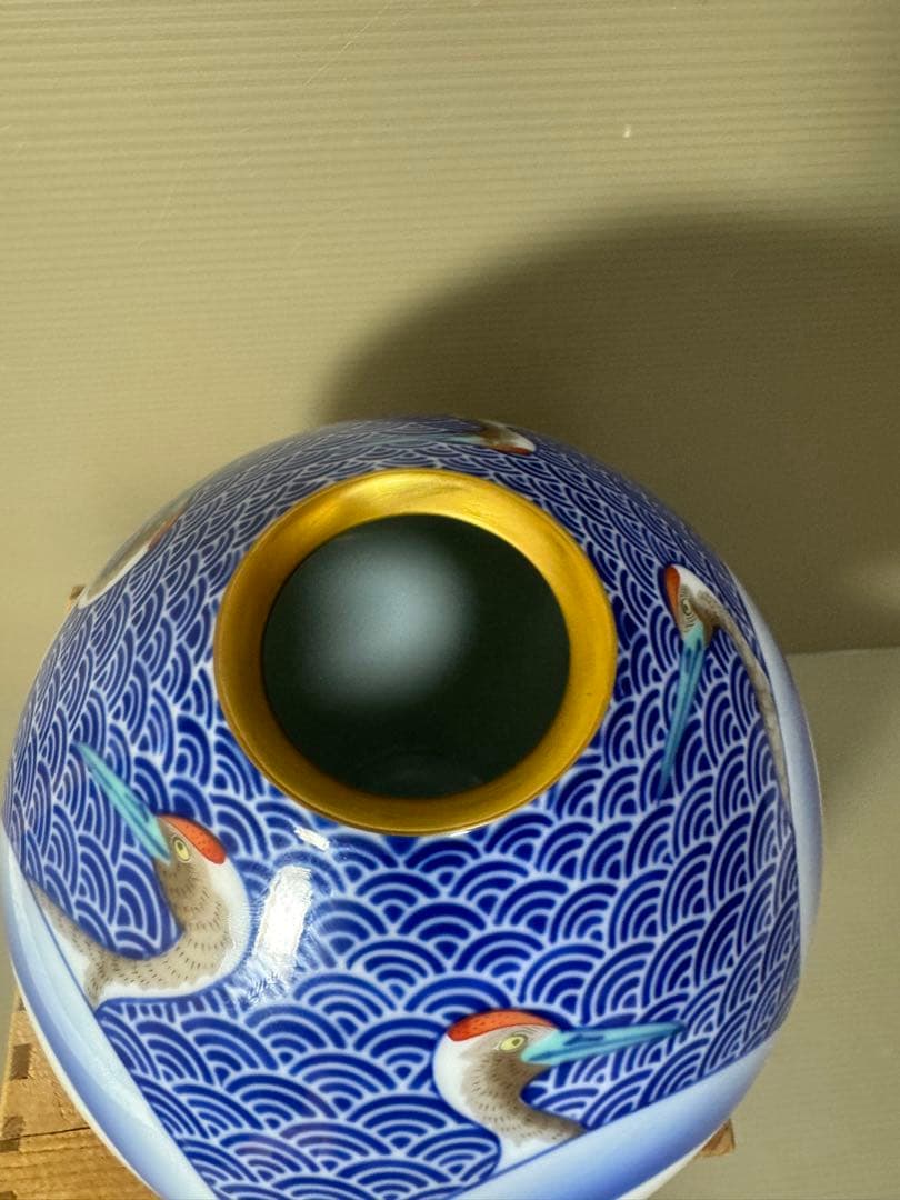 2193 香蘭社　鶴絵　青海波　花瓶　金彩