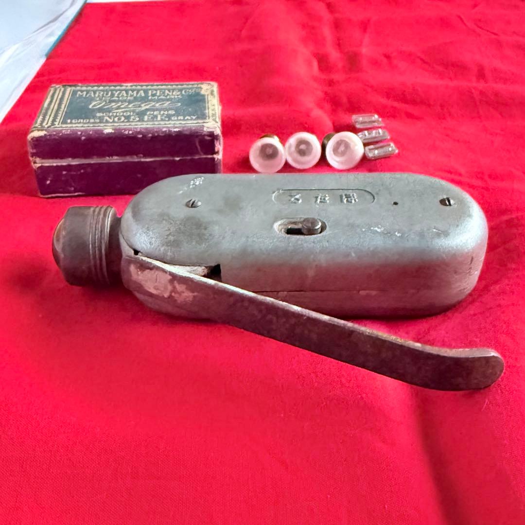 ￼ 2245様感謝‼️貴重な史料‼️「ほたる灯」旧日本軍特許ほたる懐中電灯➕電球部品