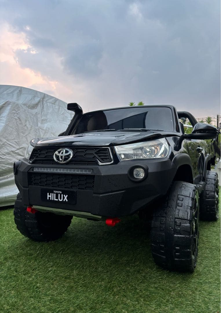 専用【値下げ】4WD 乗用玩具乗用ラジコン トヨタ ハイラックス 2人乗り