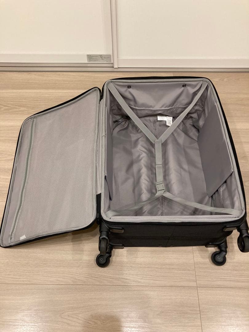 【無印良品】半分の厚みで収納できるソフトキャリーケース 63L ブラック