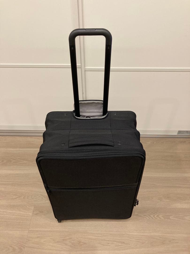 【無印良品】半分の厚みで収納できるソフトキャリーケース 63L ブラック