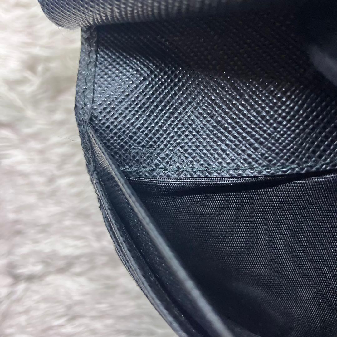 フラットファットさん専用PRADA 二つ折り財布サフィアーノトライアングルロゴ