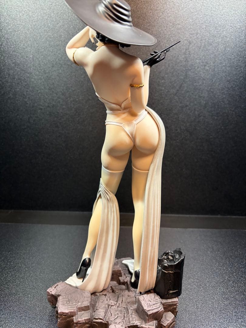 バイオハザード ヴィレッジ ドミトレスク夫人 フィギュア