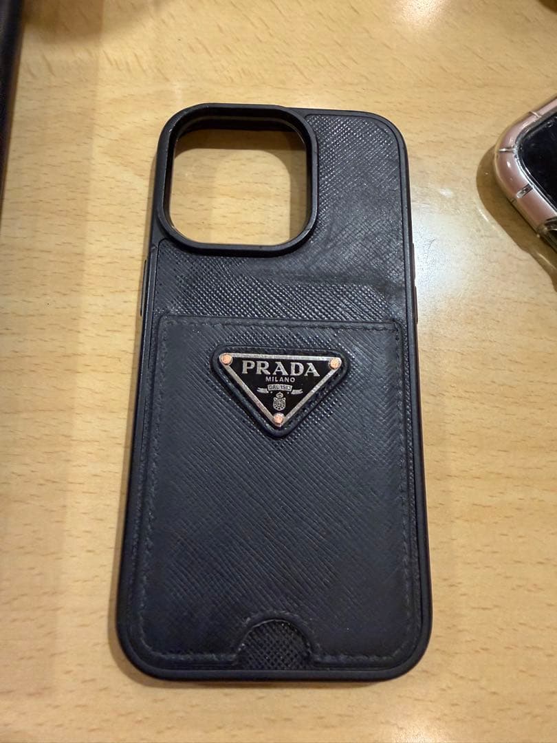 PRADA ブラックレザー iPhoneケース