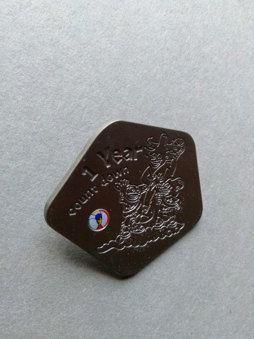 ピンバッジ　FIFAカウントダウン1year