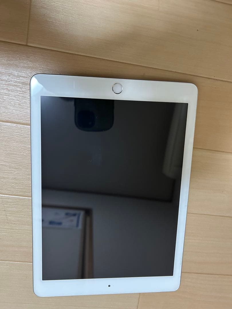 Apple iPad (第6世代 美品Wi-Fi+cellular本体のみ