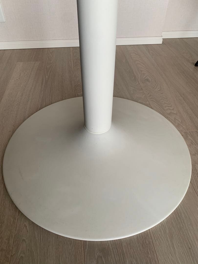 こんにちは　New York 円形セラミック天板ダイニングテーブル