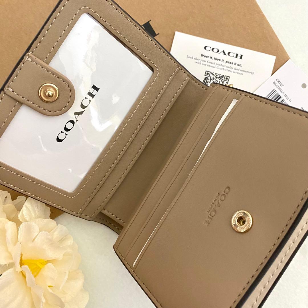 新品　正規品☆COACH(コーチ) 折り財布　ホワイト 花柄　二つ折り財布