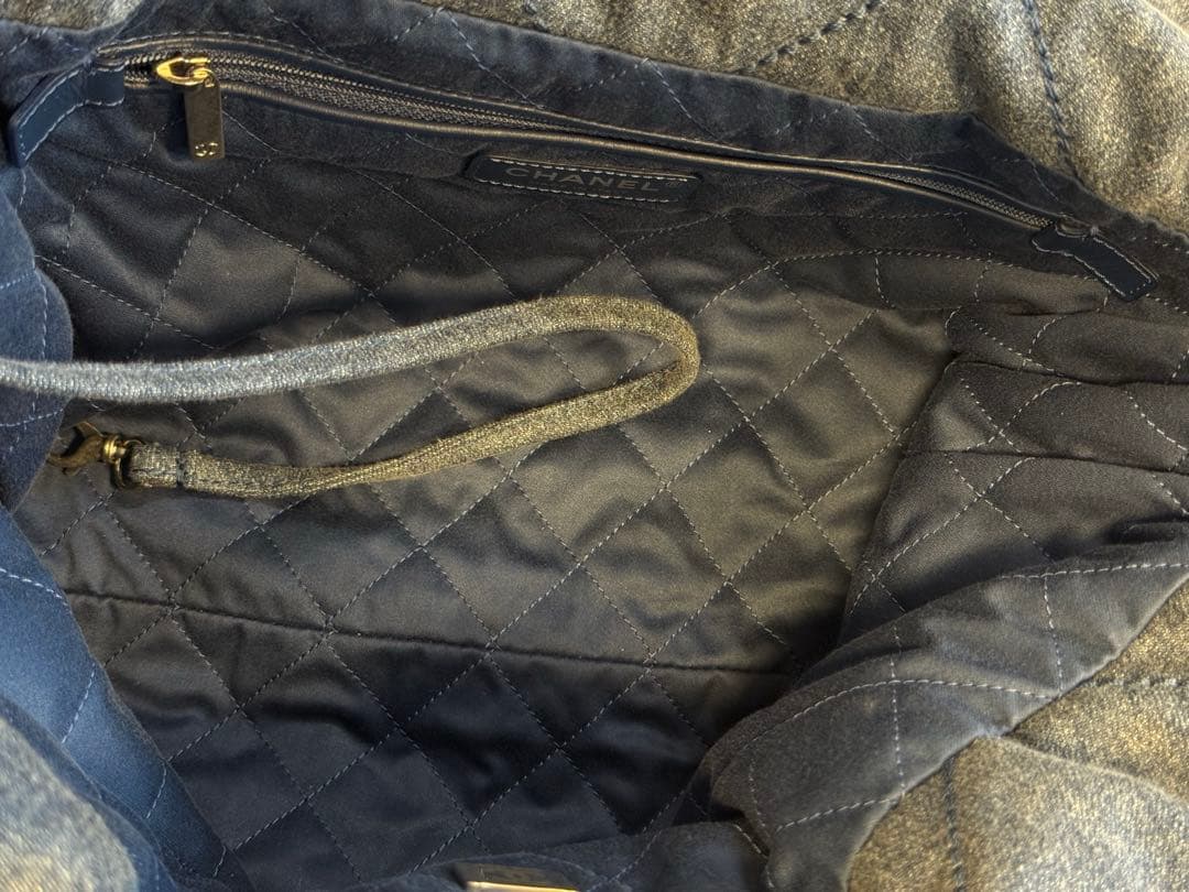 CHANEL 22 スモール　ハンドバッグ