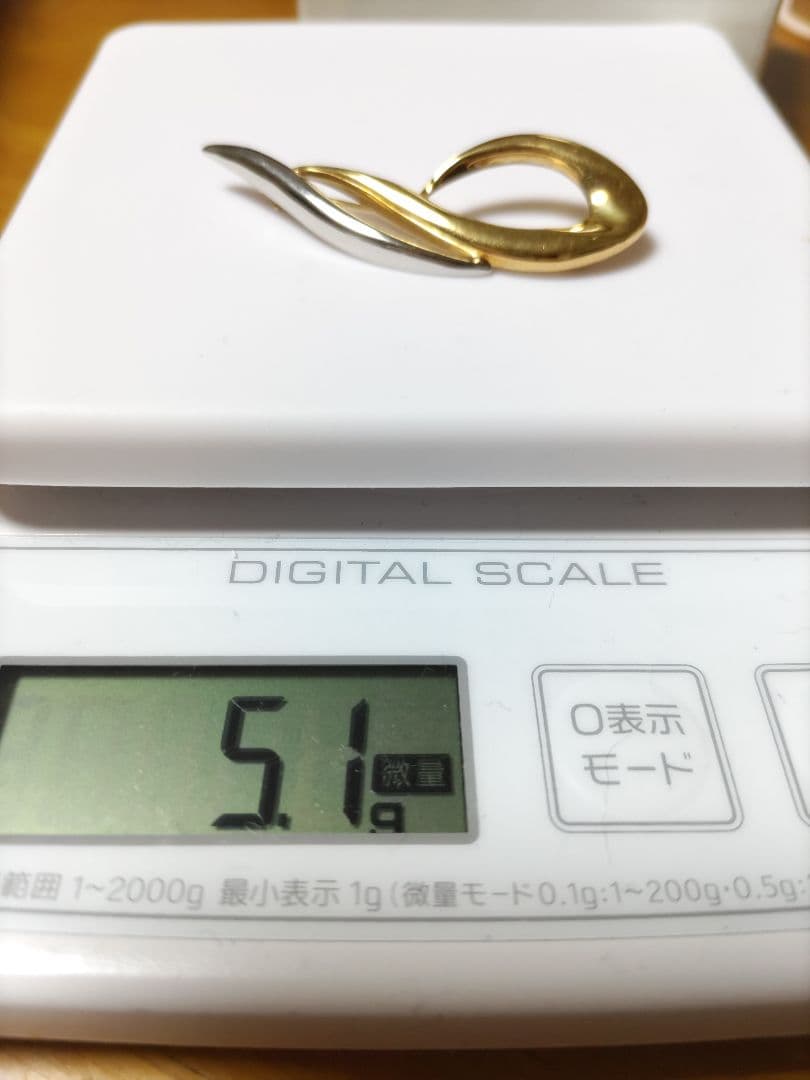 ESTELLE 　K18とプラチナ流線型ブローチ