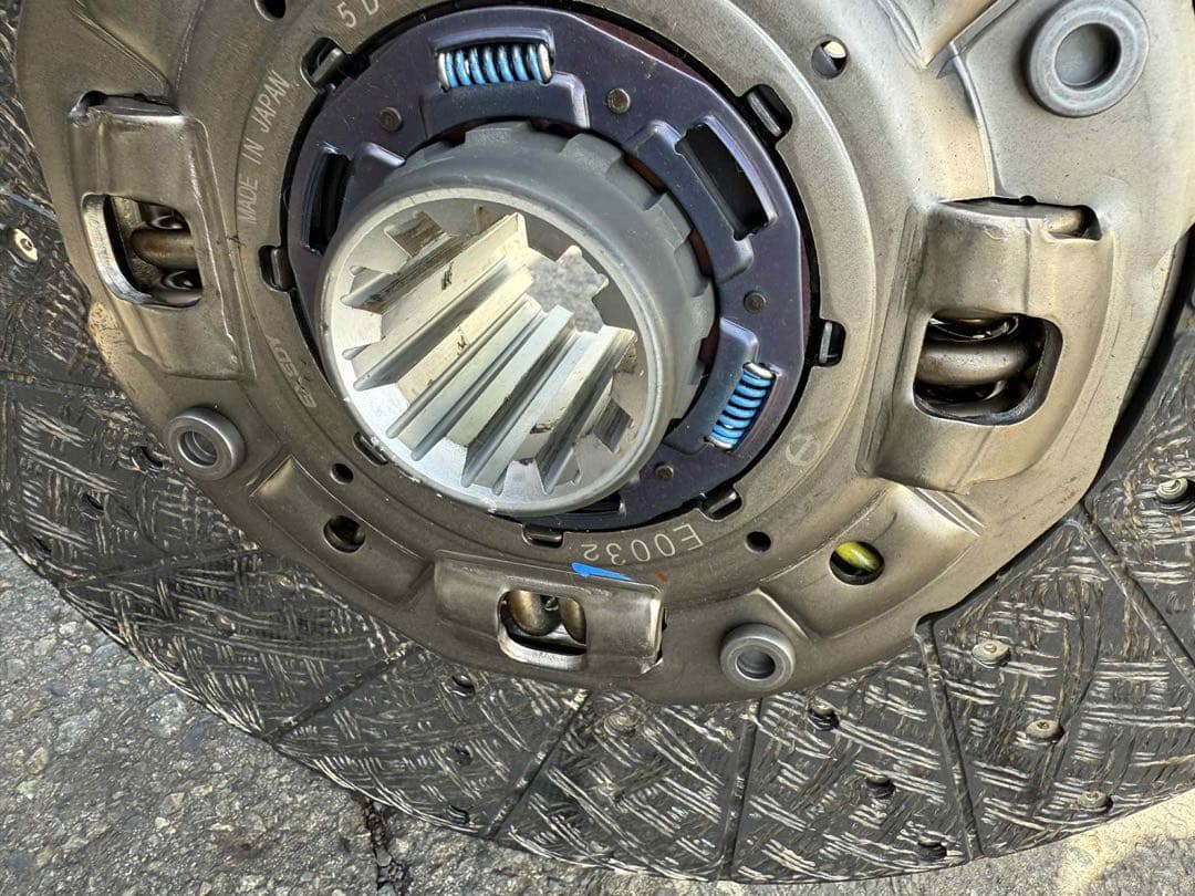 日野プロフィアA09エンジンのクラッチ