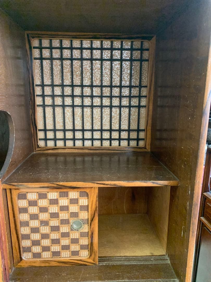 木製ガラス扉収納棚　和モダンな茶箪笥　虎斑模様　黒柿　アンティーク家具