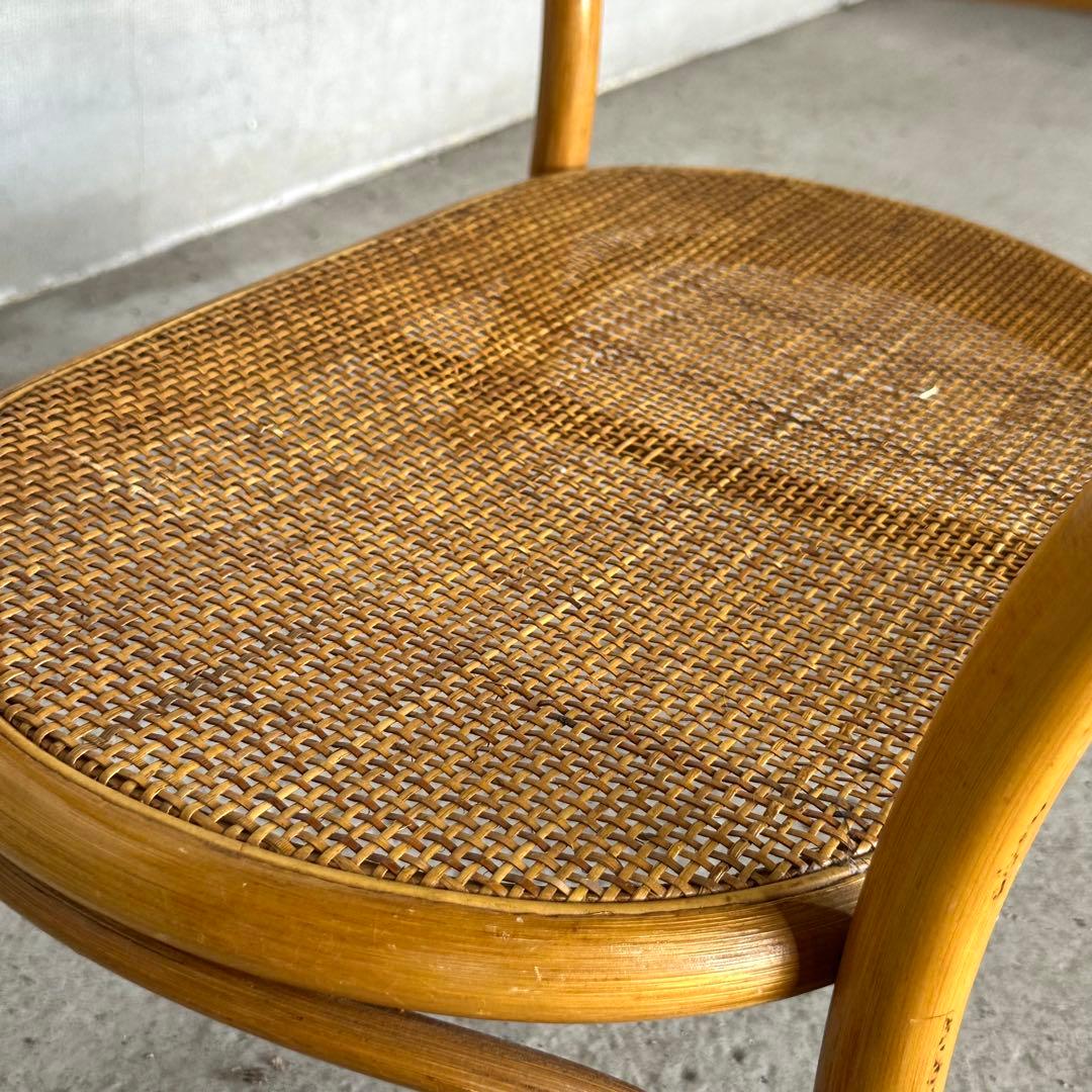 「ラタン×ガラスの美曲線！天然素材ローテーブル」　ガラステーブル