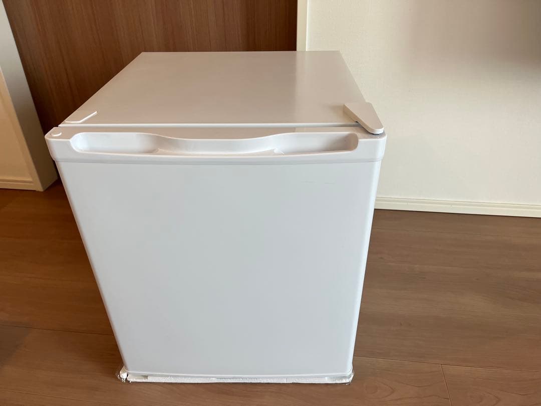 【美品】マクスゼン 冷蔵庫2024年製47Lホワイト　JR047HM01WH