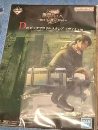 一番くじ進撃の巨人A賞女型の巨人D賞カップ ・B賞 リヴァイD賞アクスタ