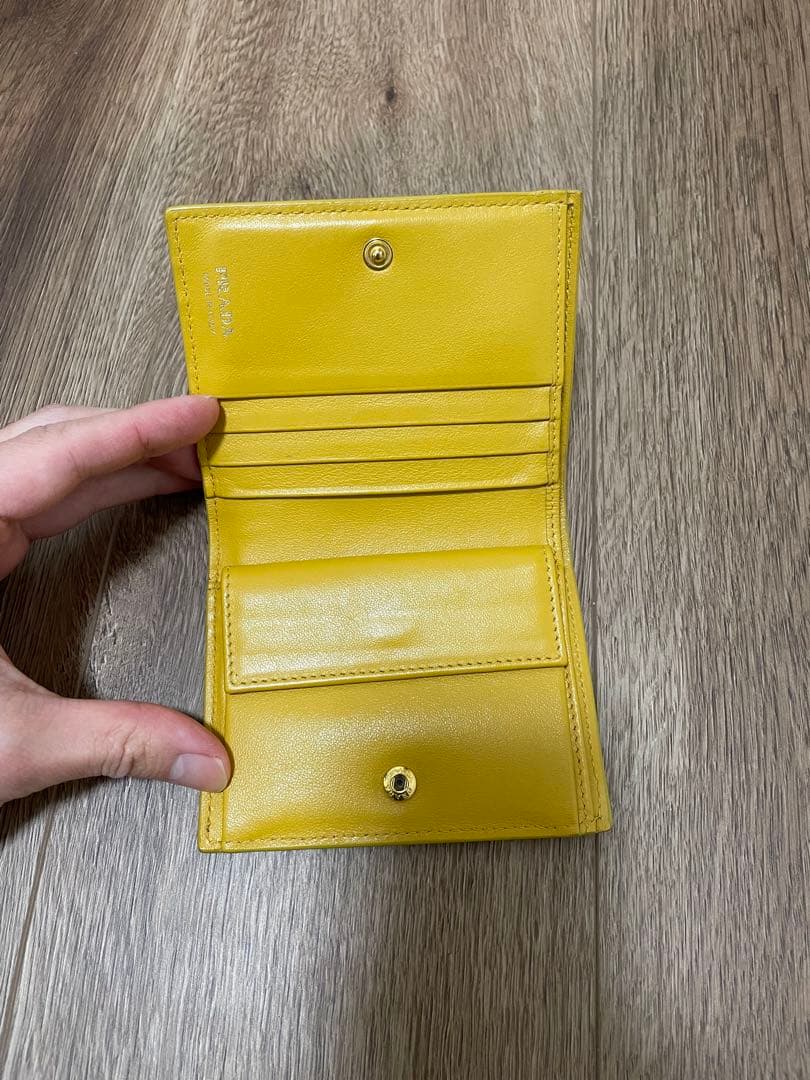 PRADA プラダ　財布　二つ折り　イエロー　レディース
