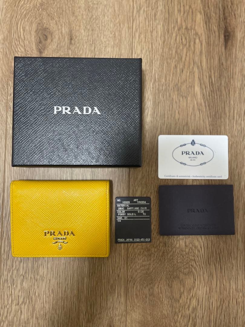 PRADA プラダ　財布　二つ折り　イエロー　レディース