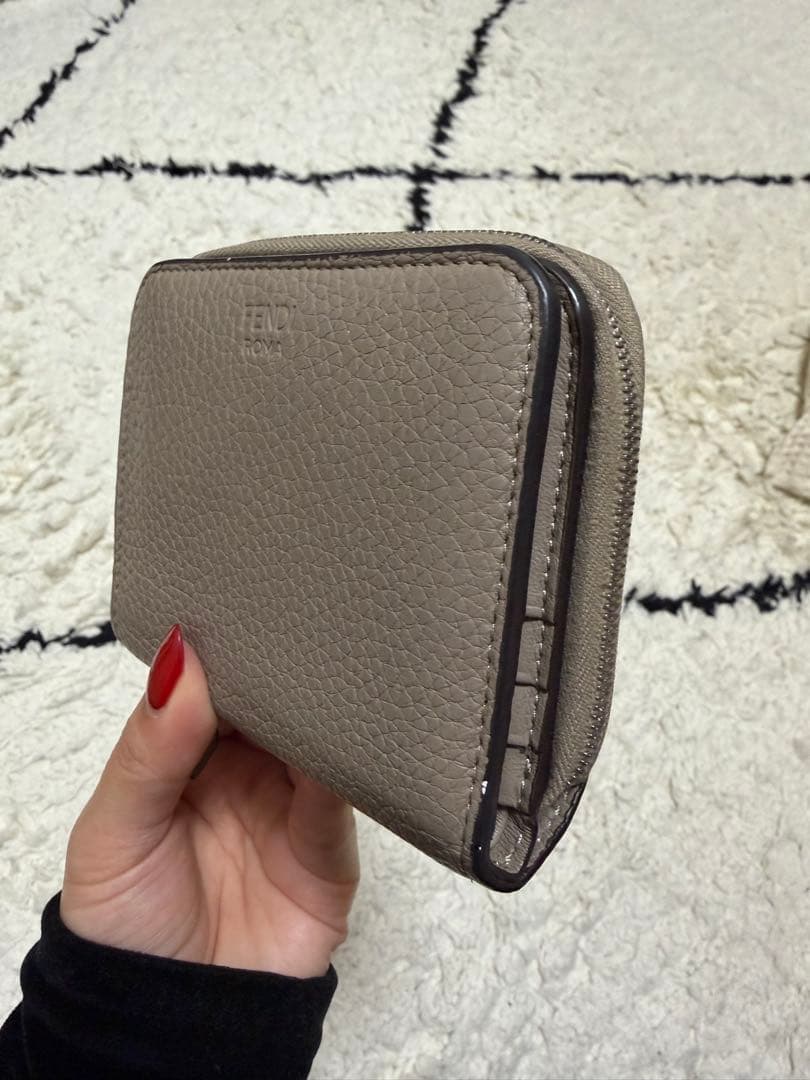 FENDI 二つ折り財布 グレー レザー