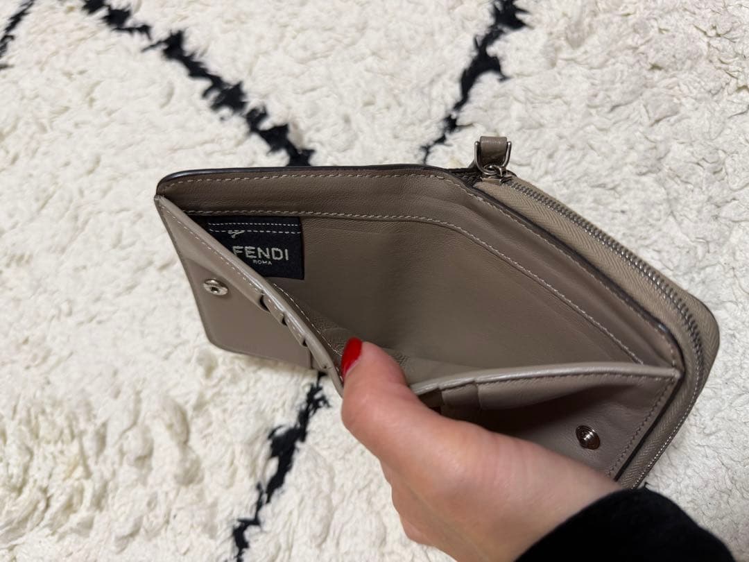 FENDI 二つ折り財布 グレー レザー