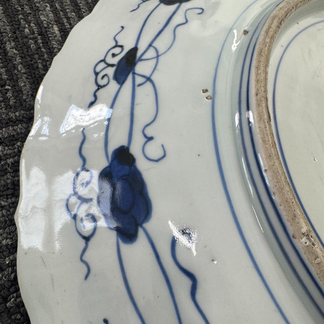 古伊万里 染付 牡丹 浮彫 唐草 大皿　 骨董品45CM