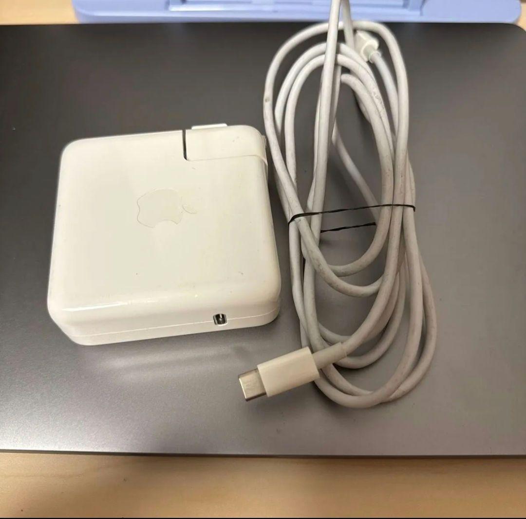 MacBook Pro 2017 13インチ スペースグレー　充電器付属