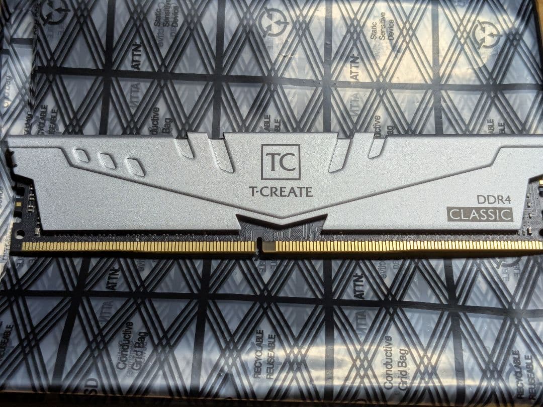 メモリー Team 32GB DDR4 3200 TTCCD432G3200HC22BK