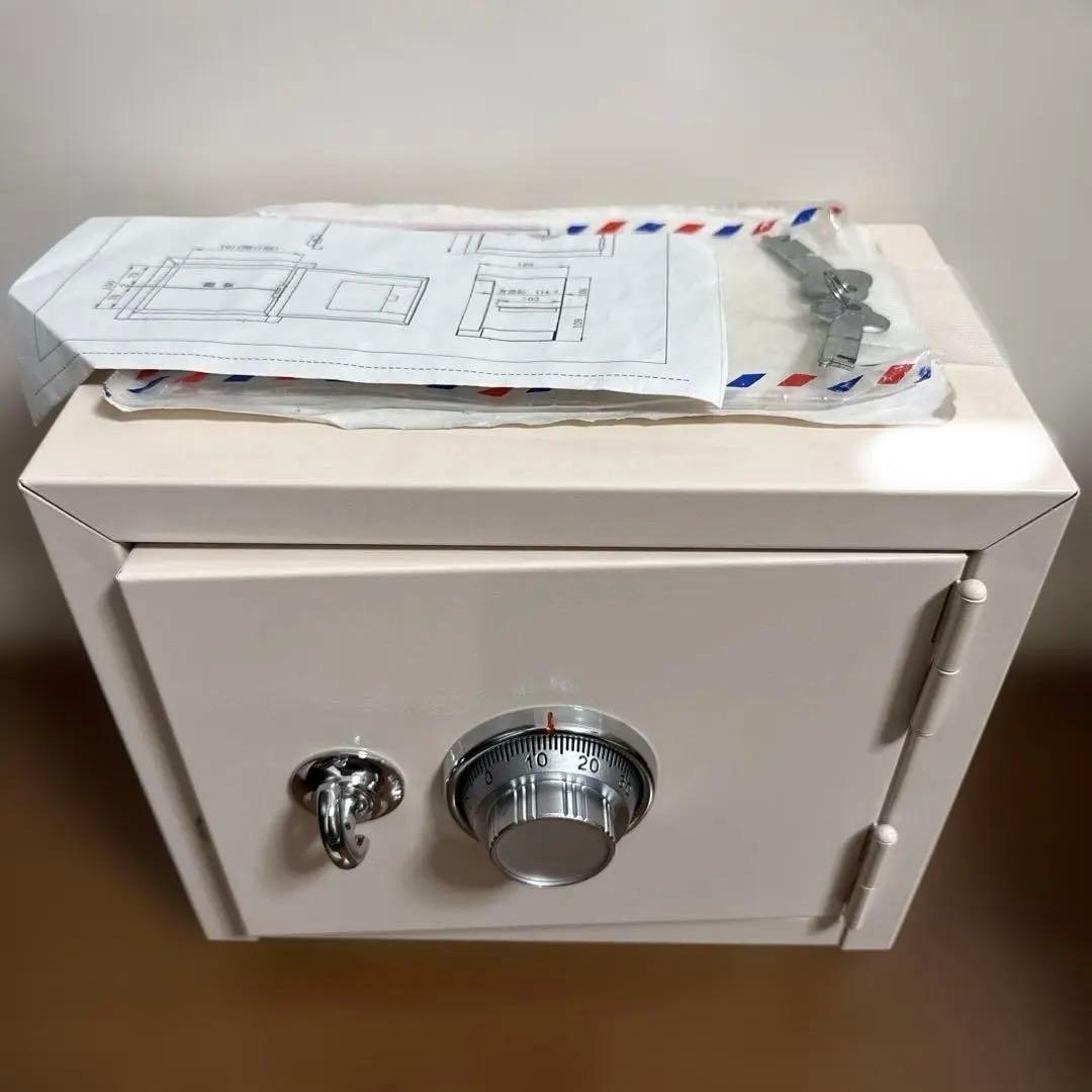 ダイヤル式金庫（小）