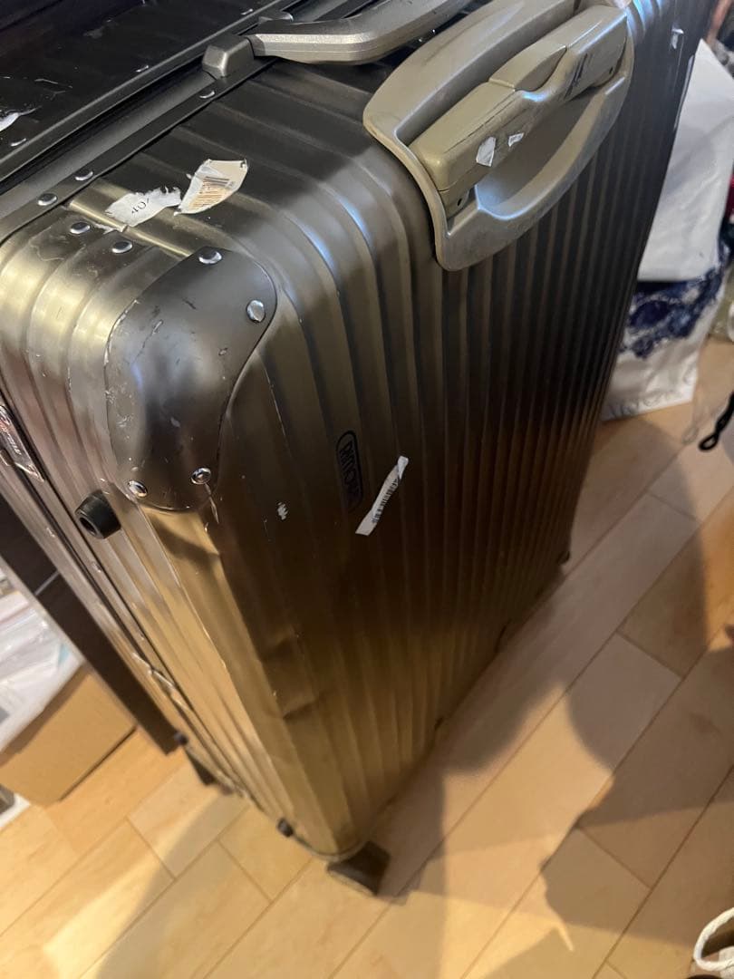 オミ　【正規品】RIMOWAトパーズ チタニウム チェックインL TSA