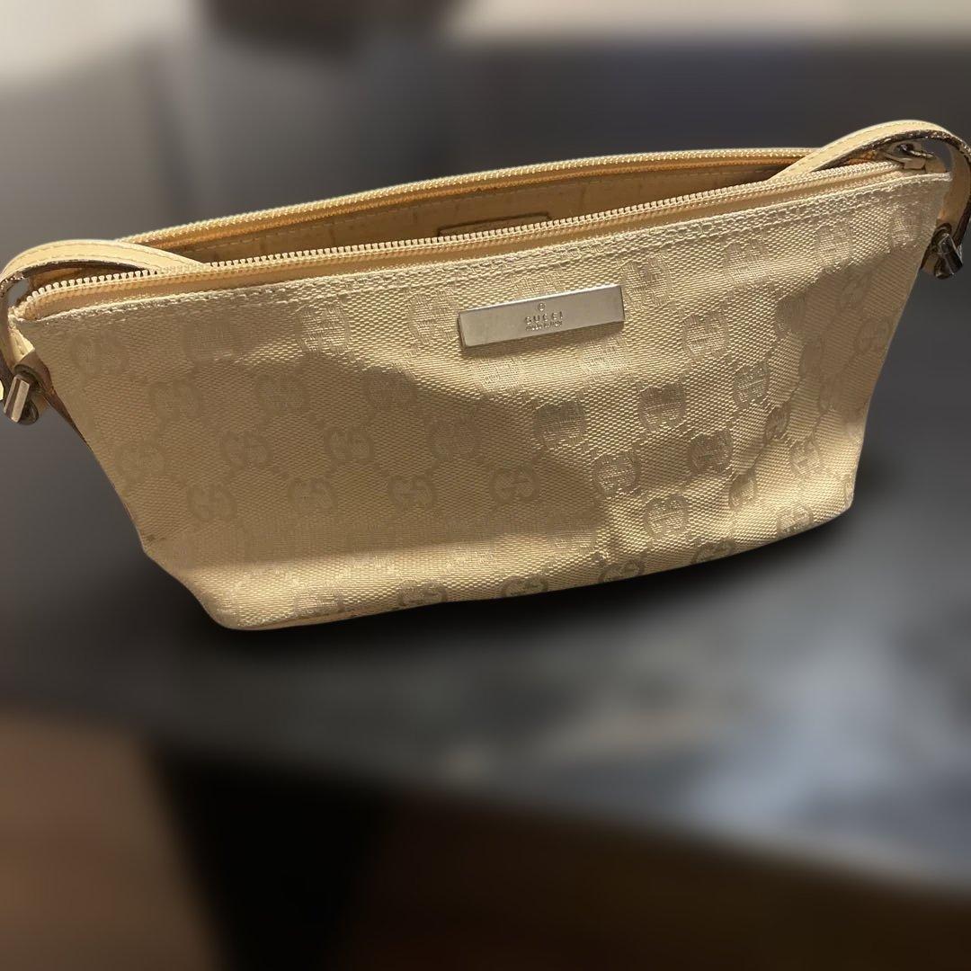 GUCCI ベージュ クラッチバッグ