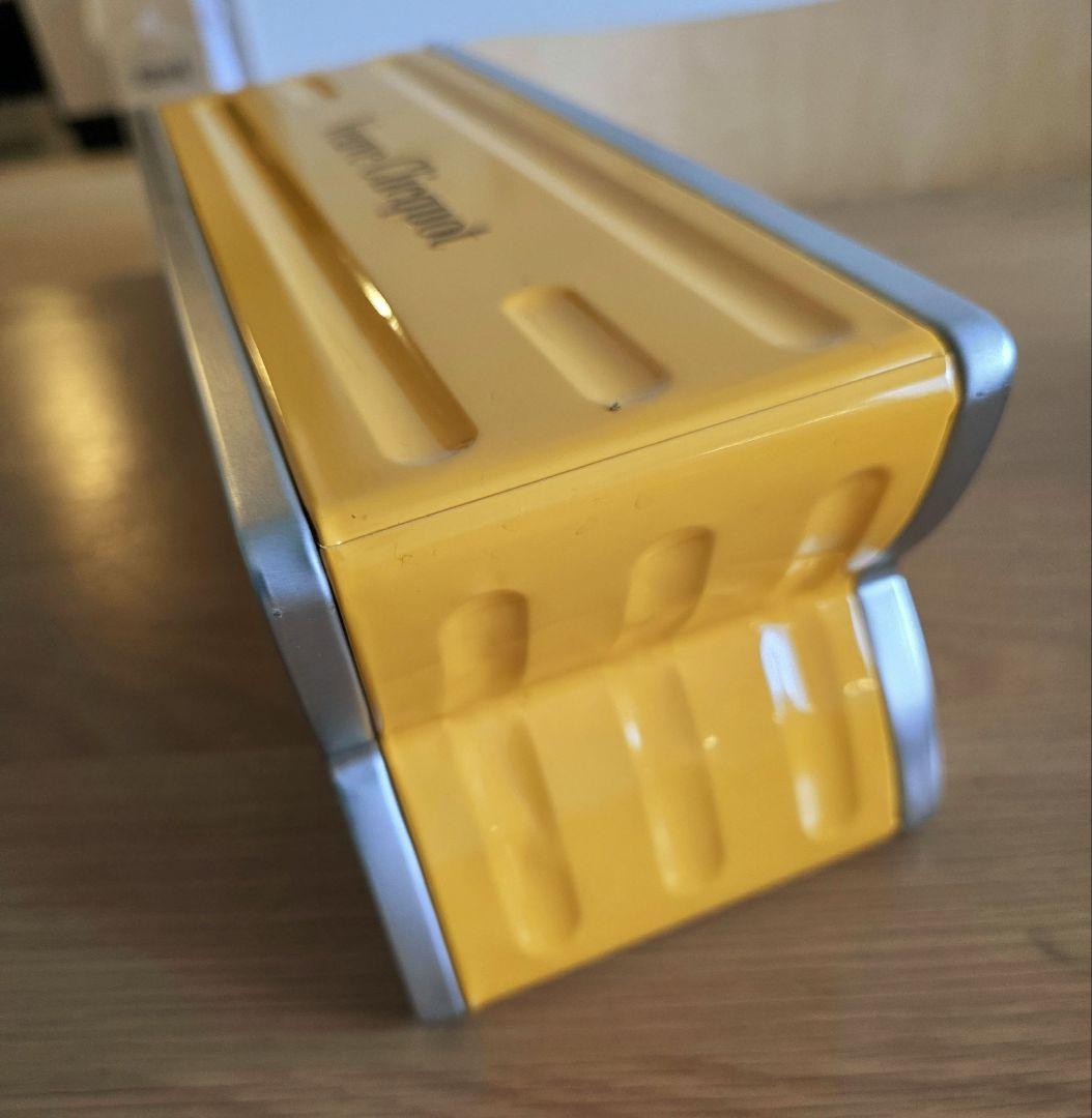 ヴーヴ・クリコ　SINGAPORE Arrow スチール缶　ブリキ