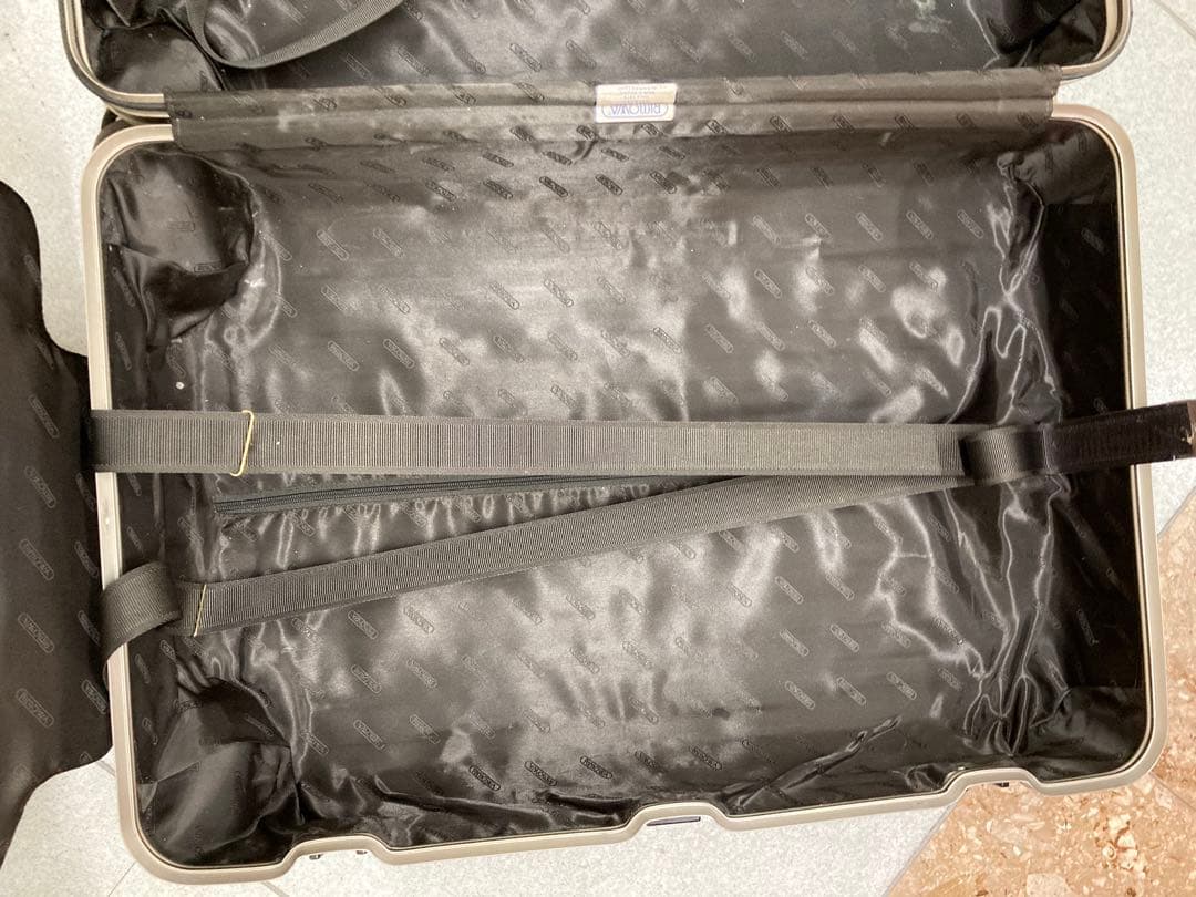 zuka3 RIMOWA リモワ　シルバー アルミニウム キャリーケース⭐︎