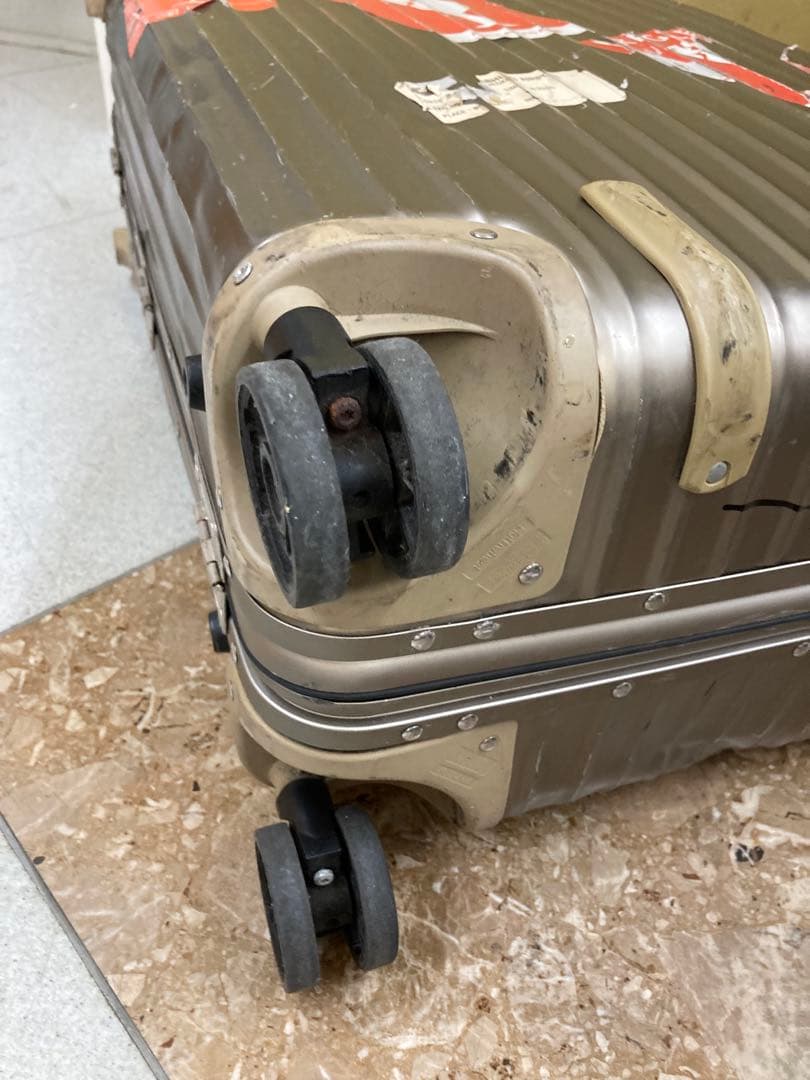 zuka3 RIMOWA リモワ　シルバー アルミニウム キャリーケース⭐︎