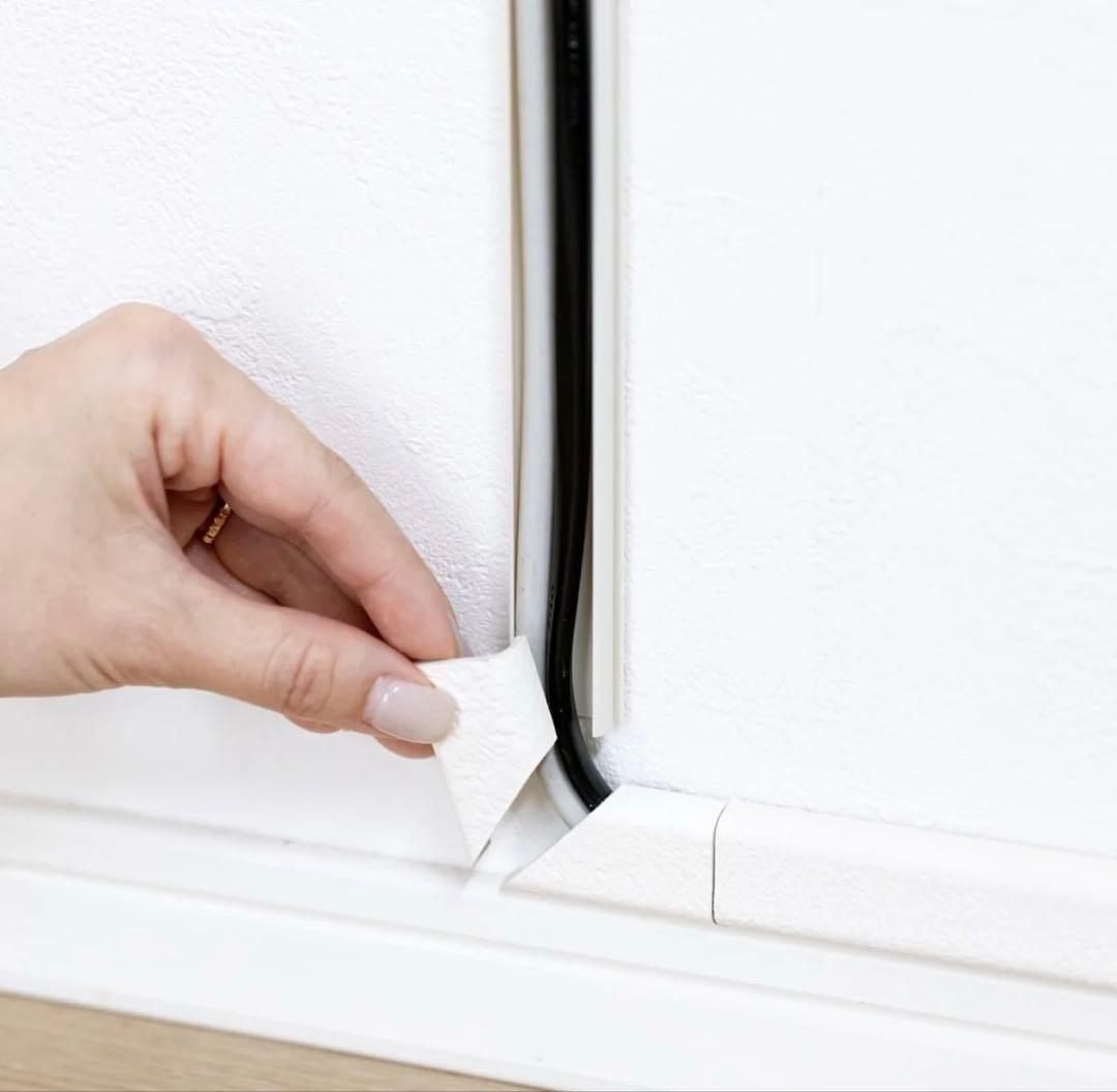 エイトリビング FLOAT 壁掛けテレビ金具 賃貸OK 配線モールなどセット