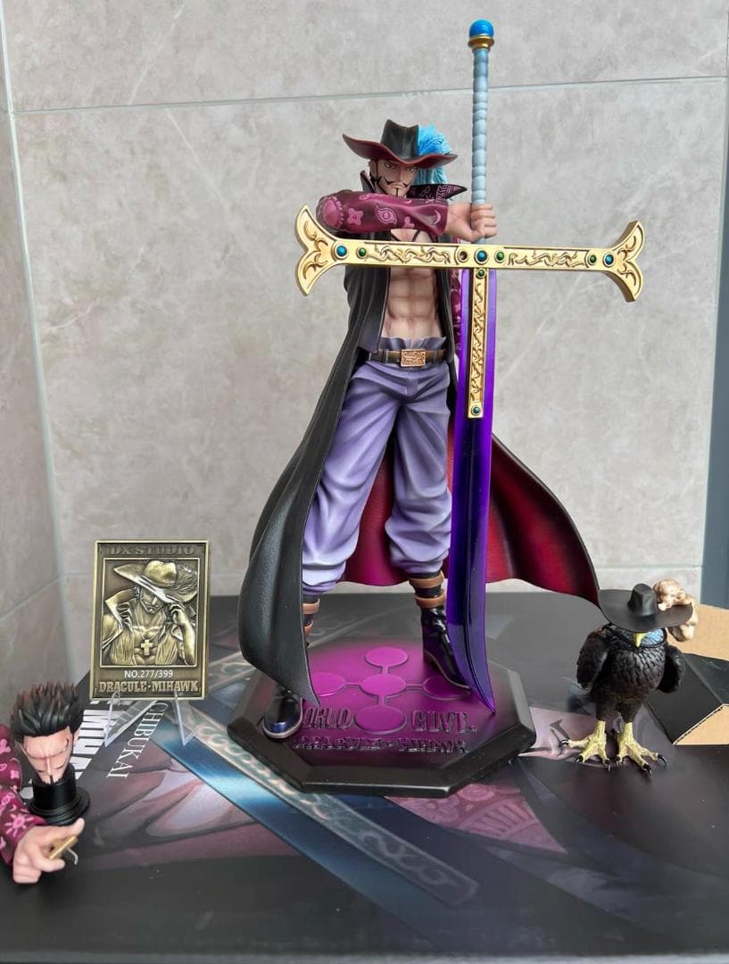 ワンピース 王下七武海 鹰目 ジュラキュール·ミホーク 彫刻フィギュアC