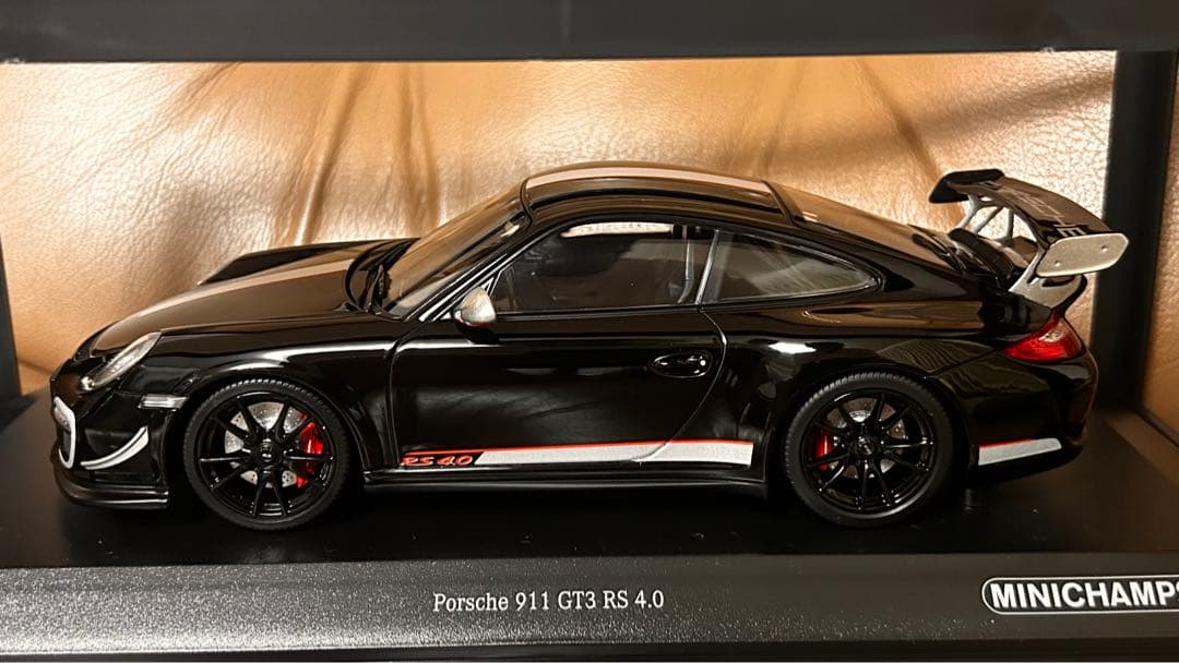 ラストプライス！ポルシェ911 GT3 RS4.0 1/18 ミニチャンプス