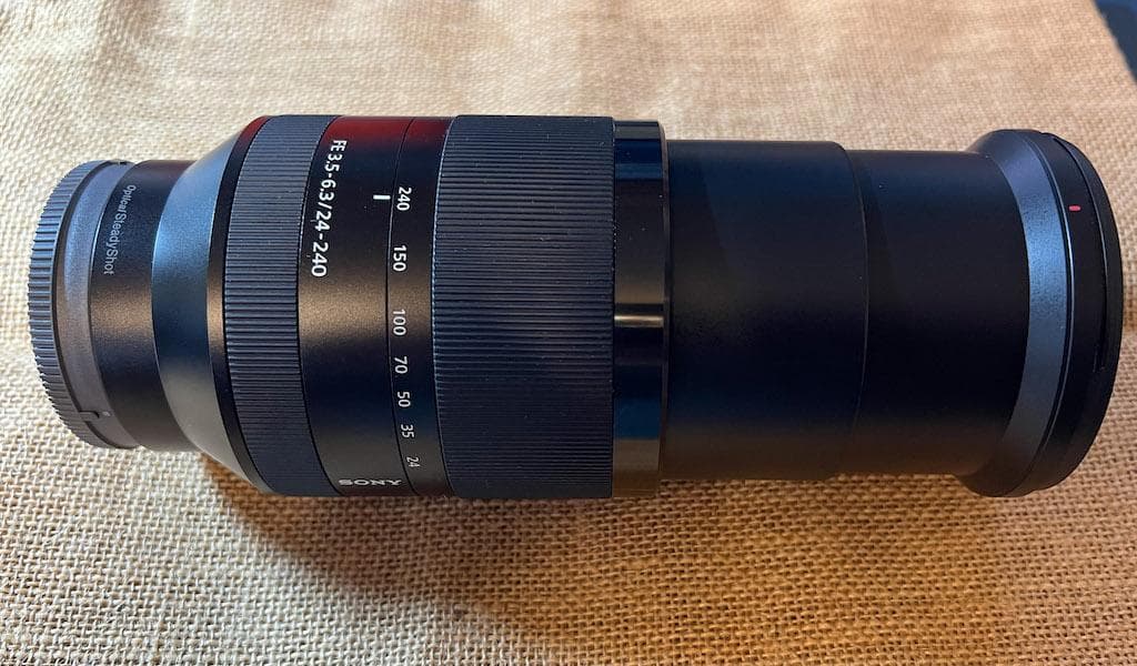SONY FE 24-240mm F3.5-6.3 OSS ズームレンズ