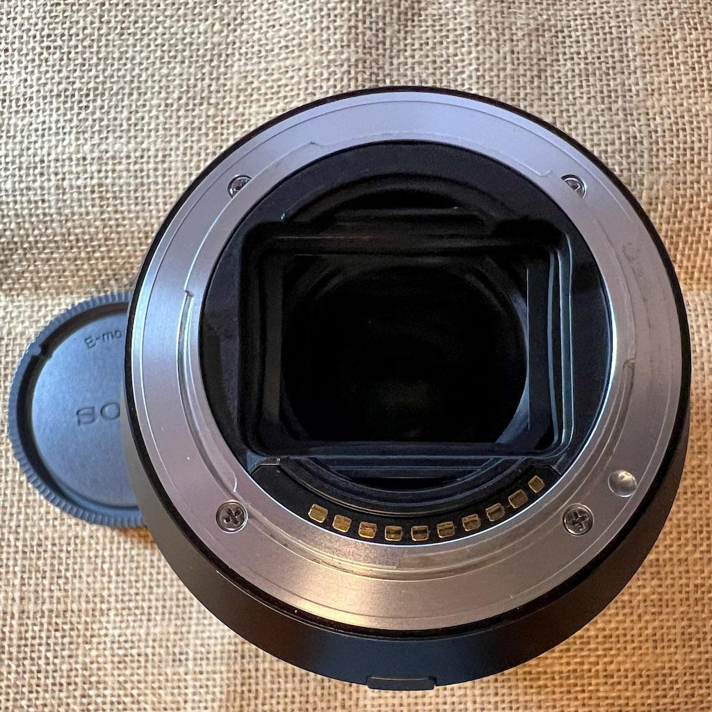 SONY FE 24-240mm F3.5-6.3 OSS ズームレンズ