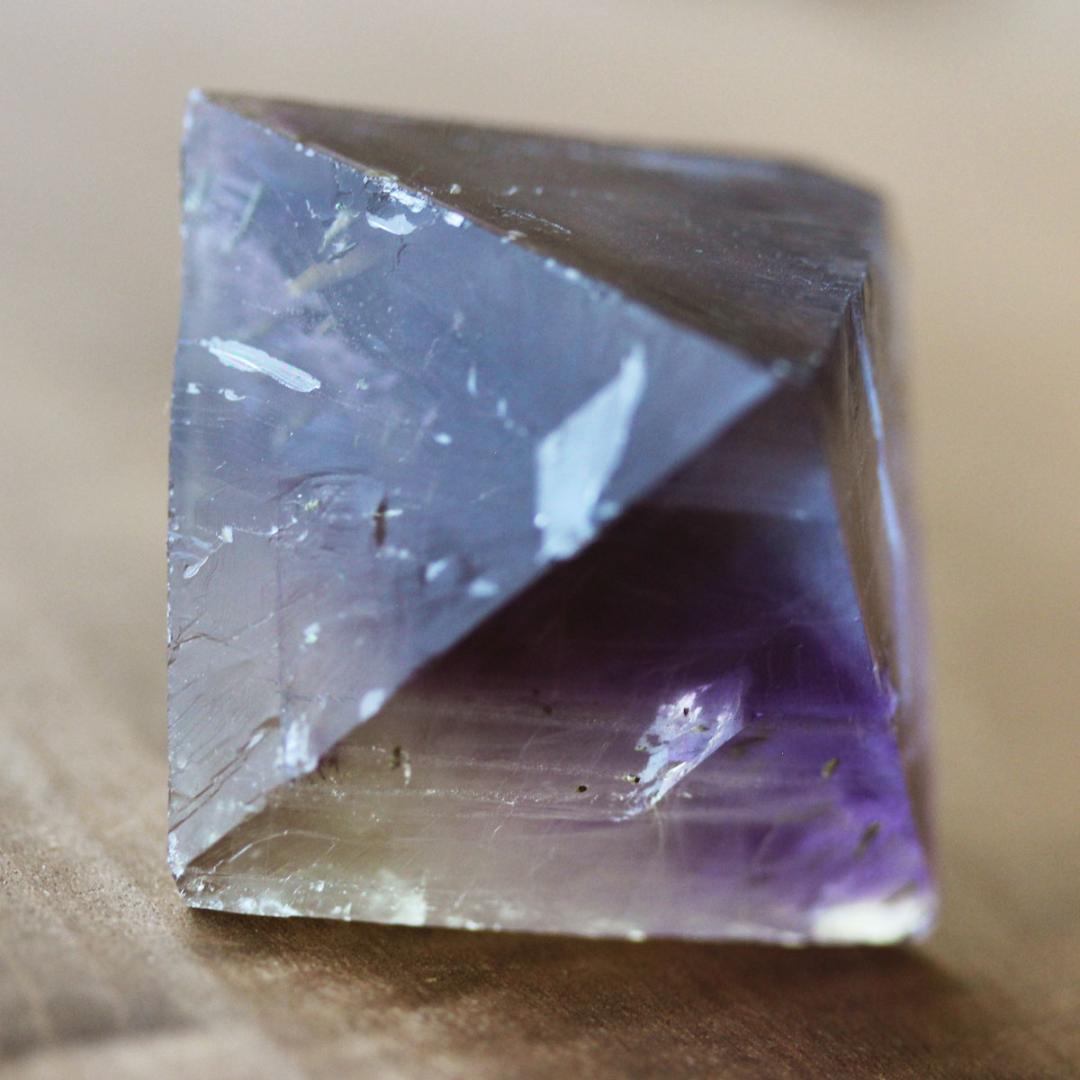 超特大108 g イリノイ産 バイカラーフローライト 蛍石 八面体 原石 鉱物