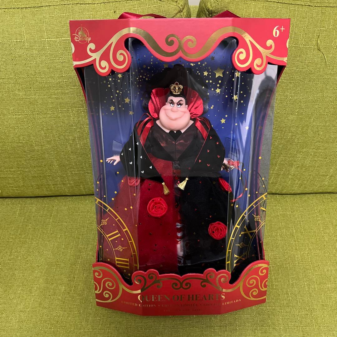 ディズニーストア　赤の女王　フィギュア　限定3450体