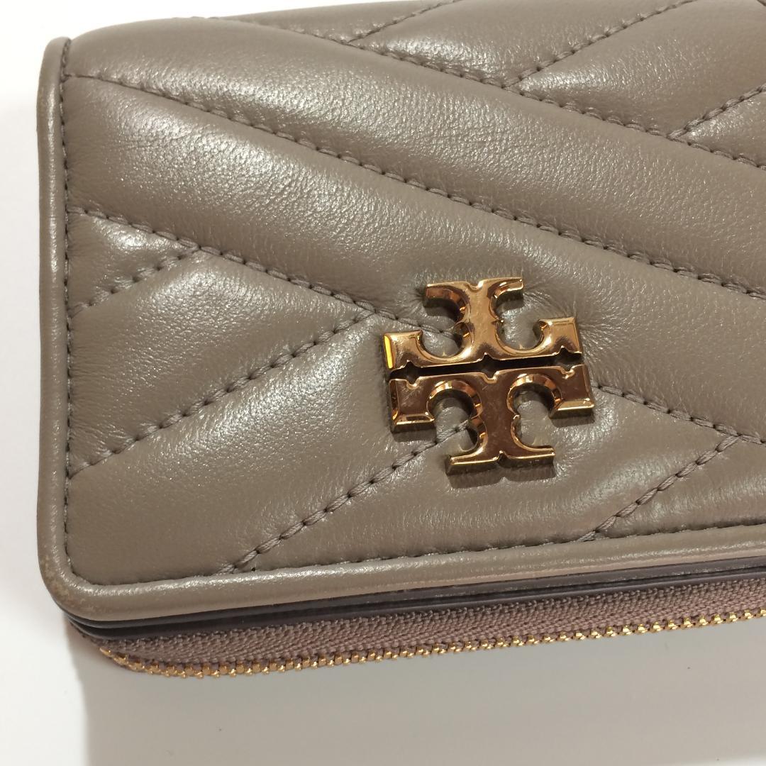トリーバーチ キルティング 二つ折り財布 グレージュ TORYBURCH