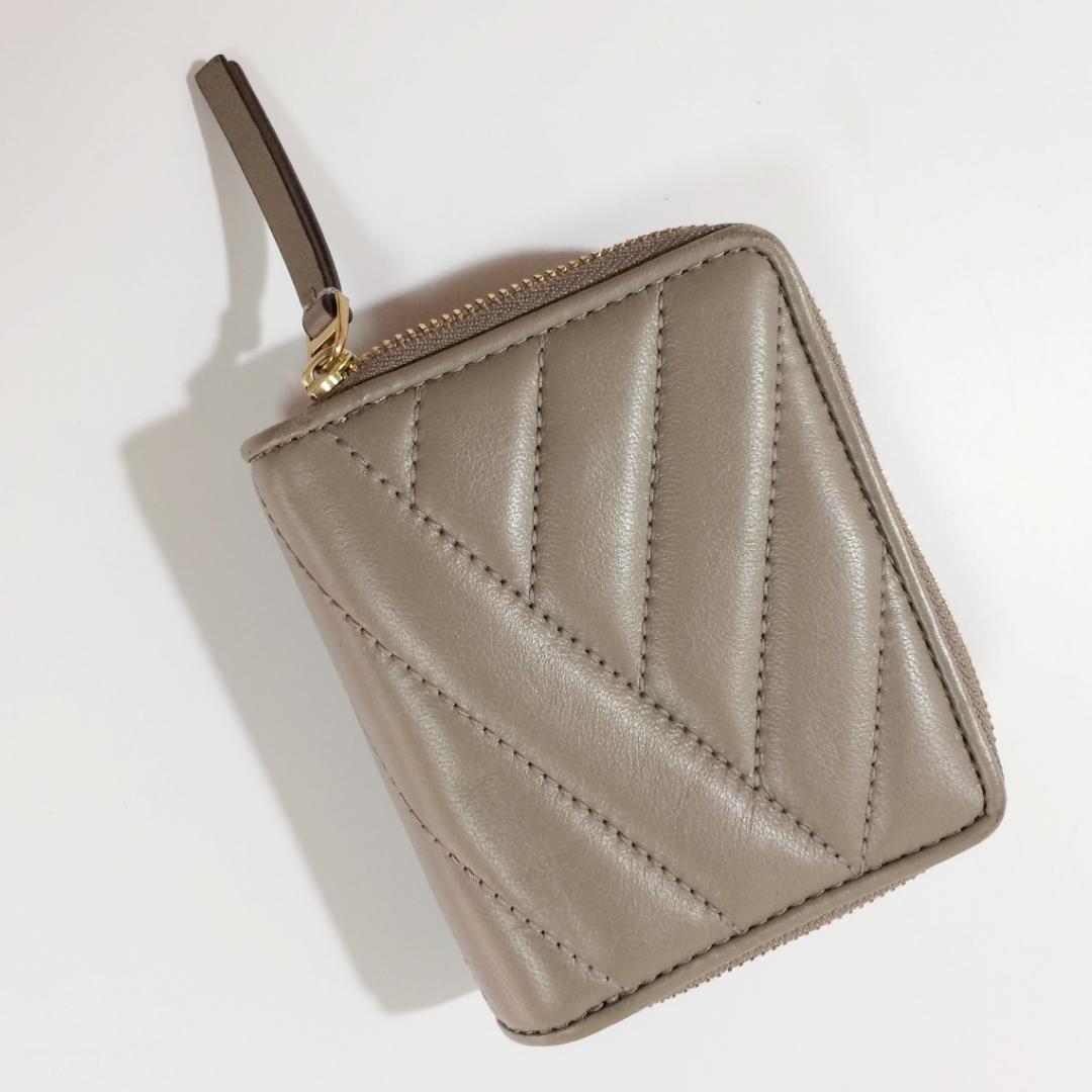 トリーバーチ キルティング 二つ折り財布 グレージュ TORYBURCH