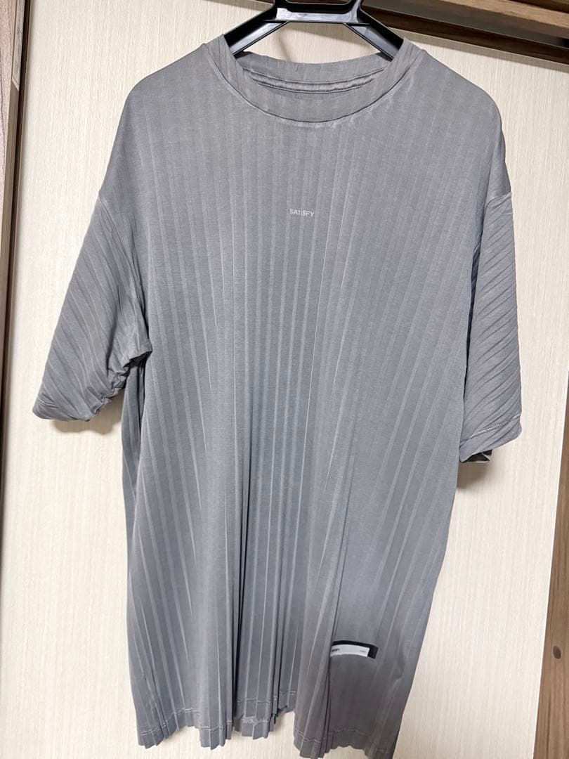 トップス SATISFY AuraLite Pleated T-Shirt