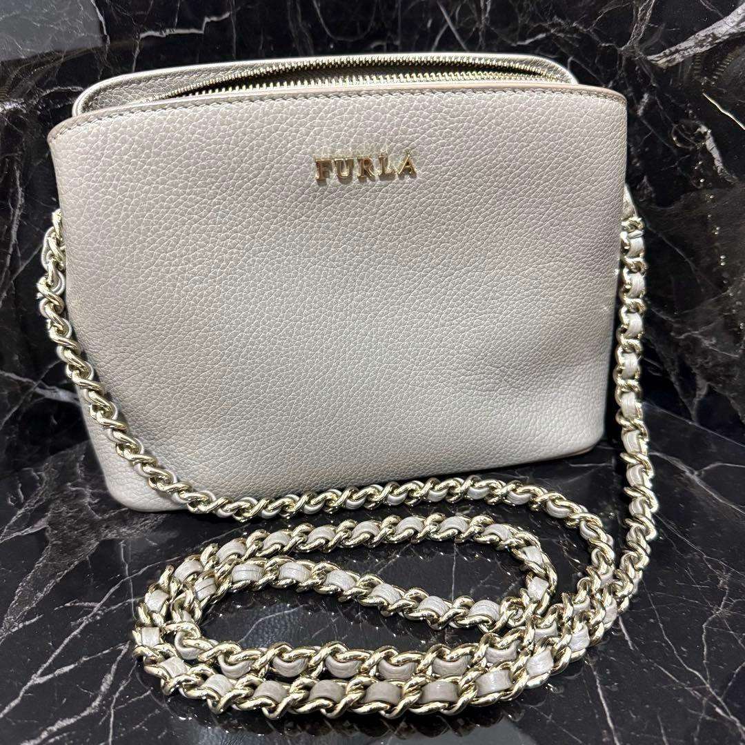 美品　FURLAフルラ レザー チェーンショルダーバッグ グレー シルバー金具