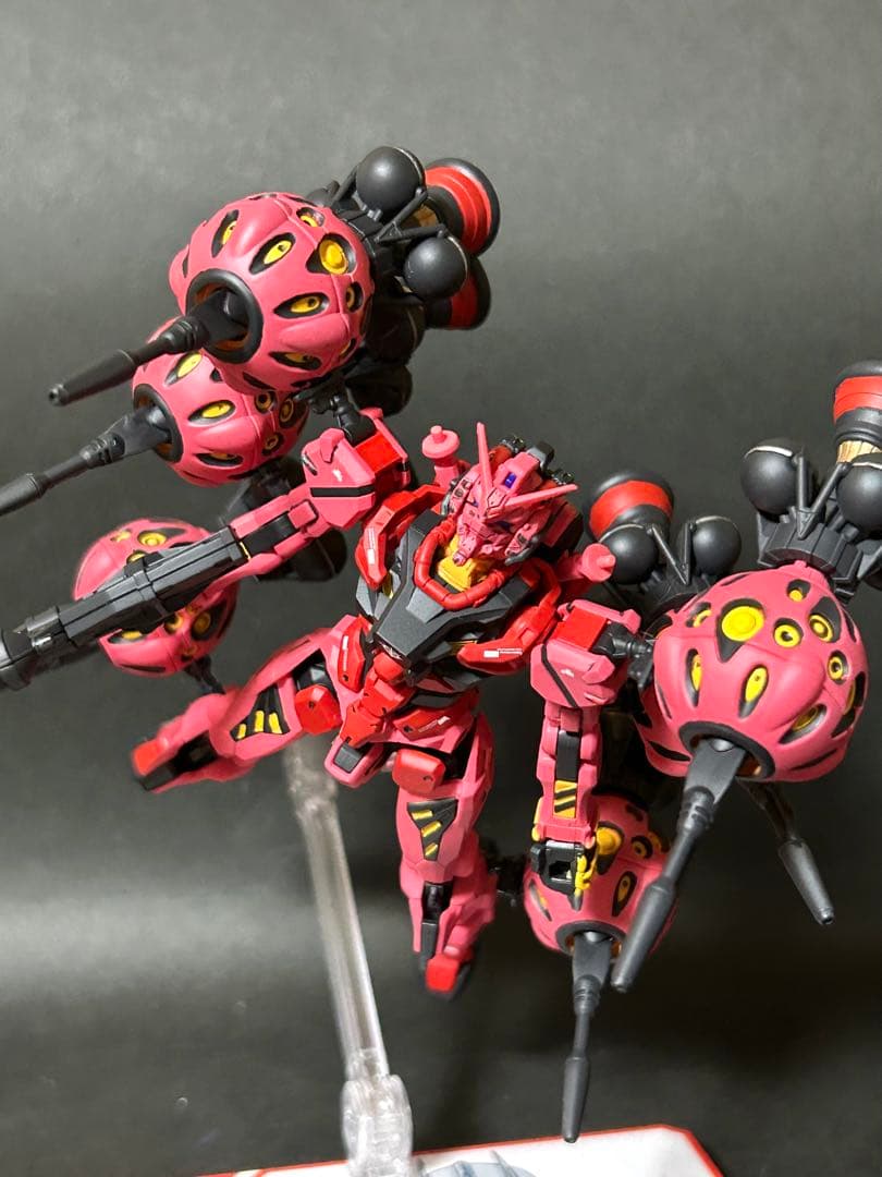 HG 赤いガンダム　シャア専用フルビット装備　塗装済み完成品　スタンド付き