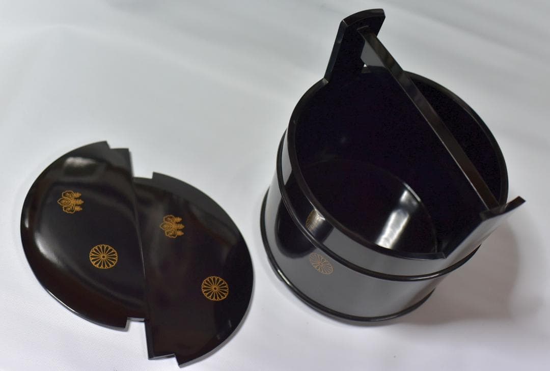 真塗光越造　蔦、桐紋手桶水指　【極上品】お茶道具／共箱