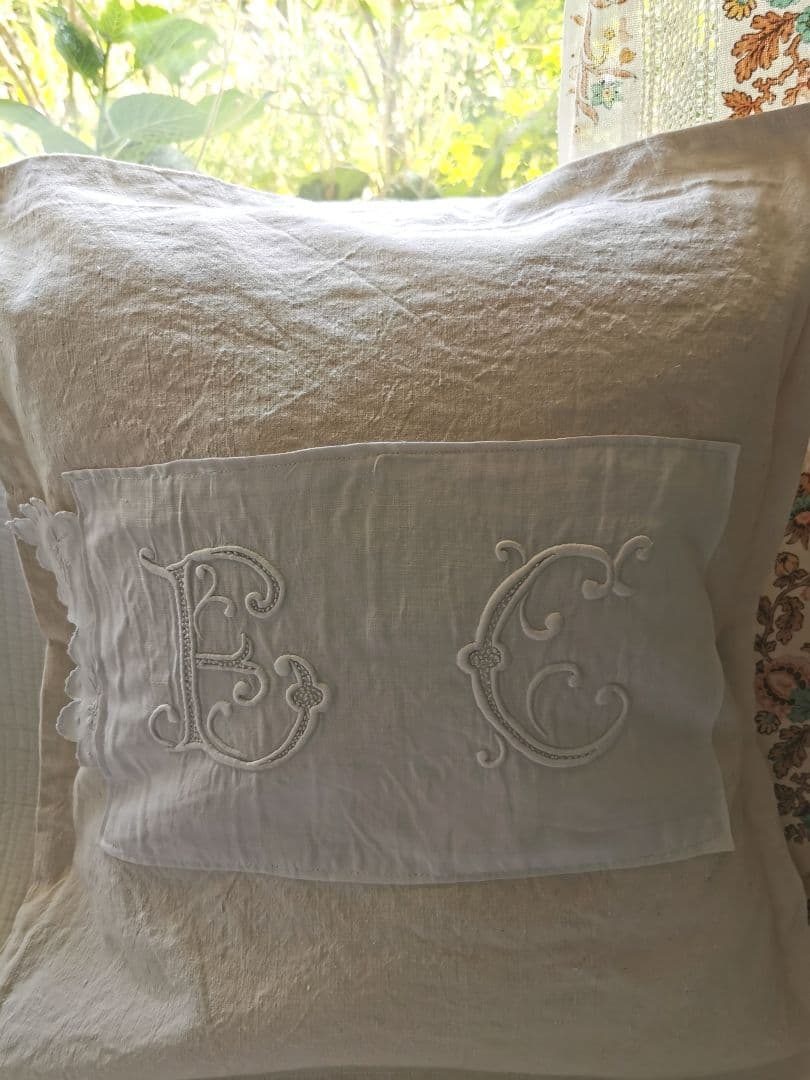アンティークフランス 花文字モノグラムＥＣ手刺繍 リネンラージクッションカバー