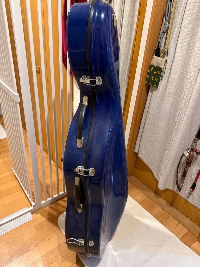 チェロハードケース　キャスター付き