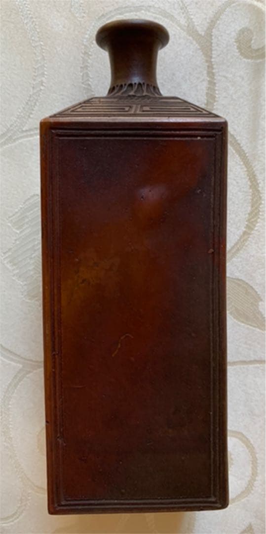 ①名工　田中金蔵友石　作　備前系保命酒　角徳利／②備前南燦窯　森本英助作　ぐい呑