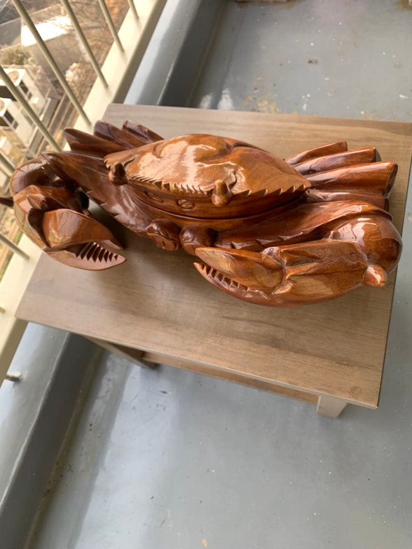 手彫りカニの木彫りオブジェ